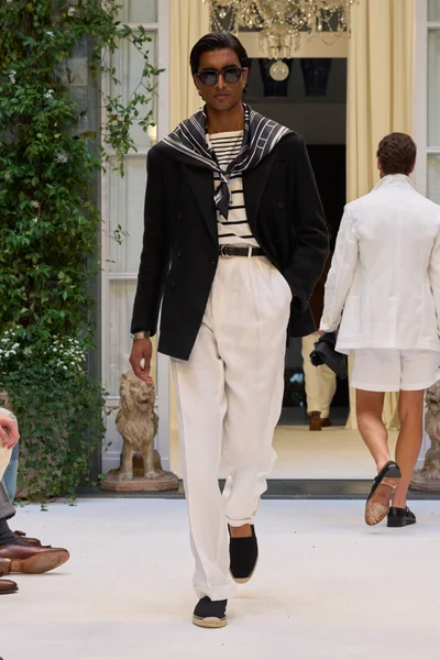Look 30